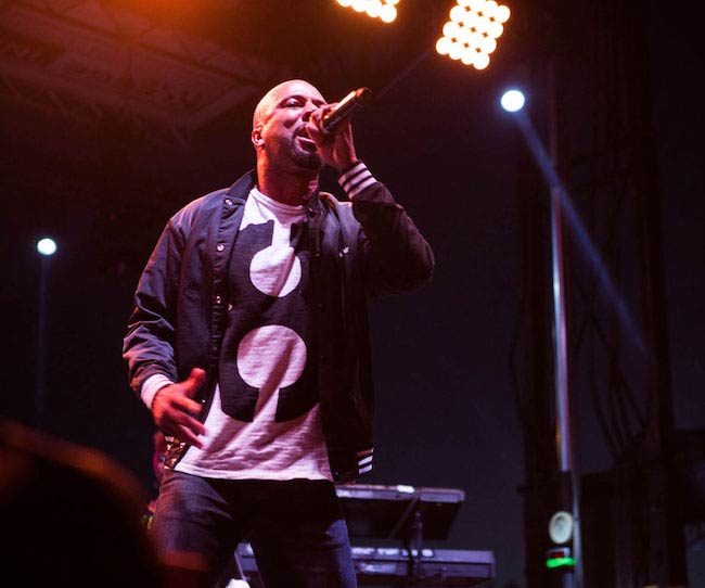 Rapper Common performing