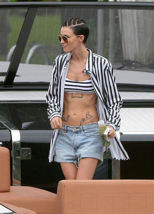 Ruby Rose shows off her abs on a boat in Miami Beach in 2016
