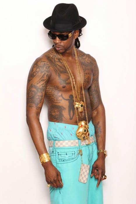 2 Chainz shirtless body