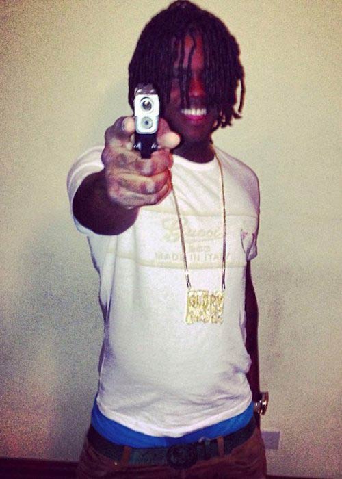 Chief Keef showing his gun in Paris