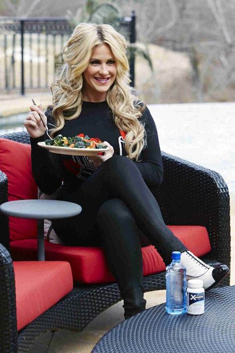 Kim Zolciak having healthy salad