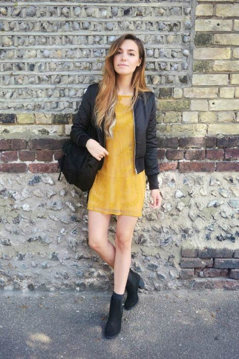 Marzia Bisognin leggy pose in a social media picture