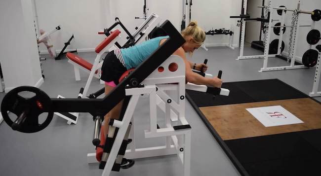 Olympic athlete & celebrity personal trainer Sarah Lindsay working out