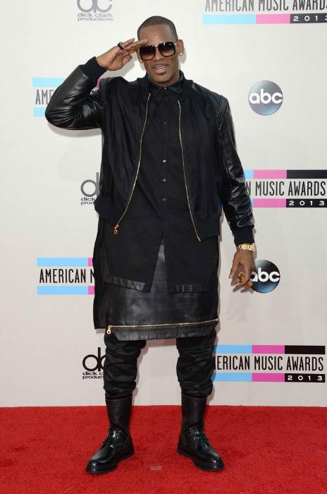 R. Kelly at the 2013 American Music Awards