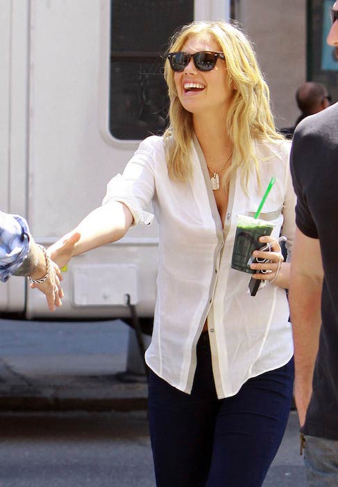 Kate Upton holding a healthy green smoothie