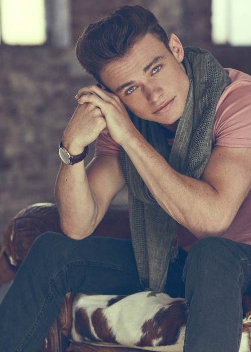 Thomas Doherty Height, Weight, Age, Girlfriend, Family, Facts, Biography