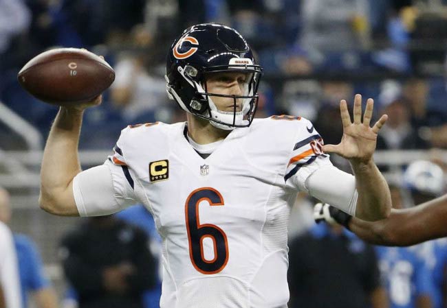 Jay Cutler in an NFL match between Chicago Bears and Detroit Lions in October 2015