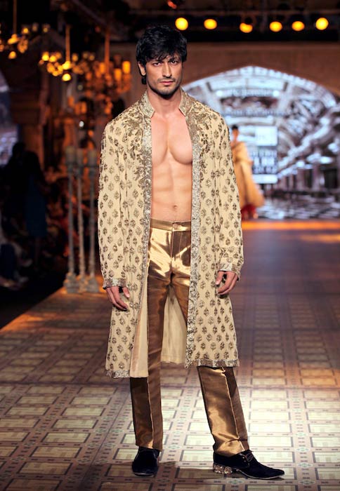 Vidyut Jammwal opened for Manish Malhotra Couture Week in a fashion show in Delhi in August 2012