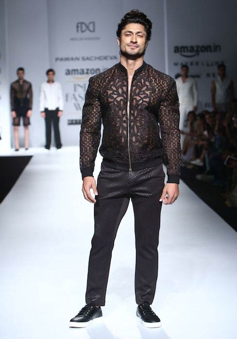 Vidyut Jammwal as a showstopper for designer, Pawan Sachdeva during Amazon India Fashion Week in October 2016