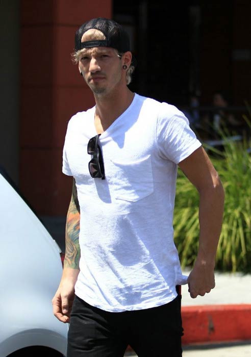 Josh Dun arrives at a restaurant in Beverly Hills in August 2016