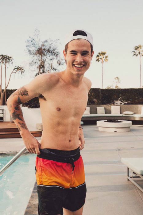 Kian Lawley shirtless in a picture shared on his social media account in 2016