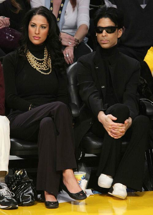 Prince and Bria Valente at the Los Angeles Lakers game in 2008