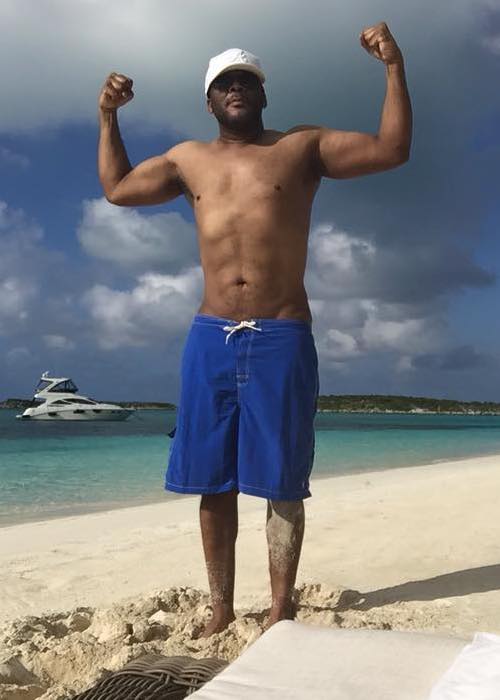 Tyler Perry a torso nudo immagine