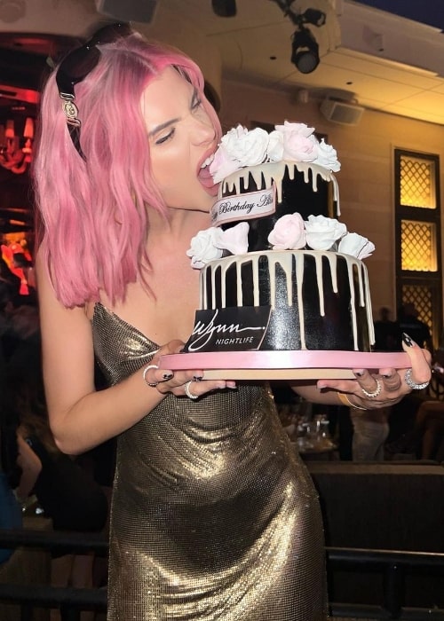 Alissa Violet with her birthday cake at Las Vegas, Nevada in June 2022
