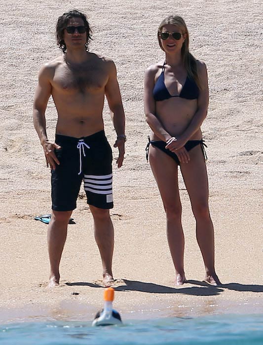 Gwyneth Paltrow in bikini in Mexico with boyfriend Brad Falchuk in April 2017