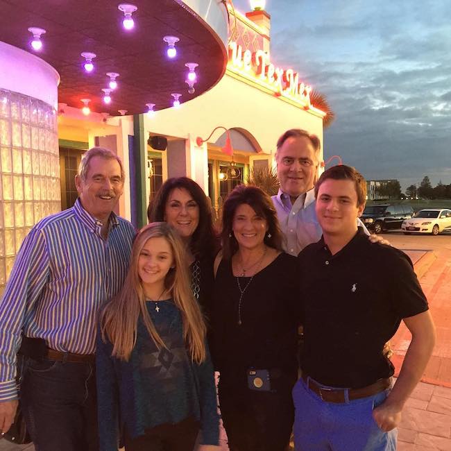 Lizzy Greene’s dinner with family in Dallas, Texas in October 2015. From extreme right (Lizzy’s brother), second from right (Lizzy’s Mother), at the back (Lizzy’s Father)