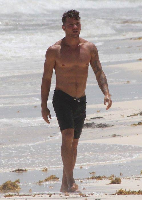 Ryan Phillippe shirtless body