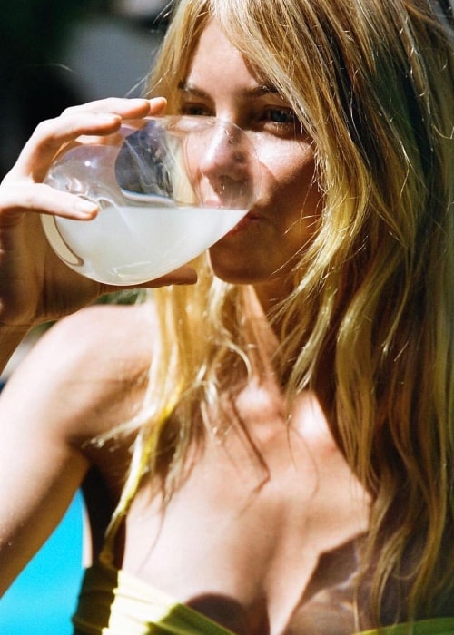 Elyse Taylor enjoying a drink in October 2018