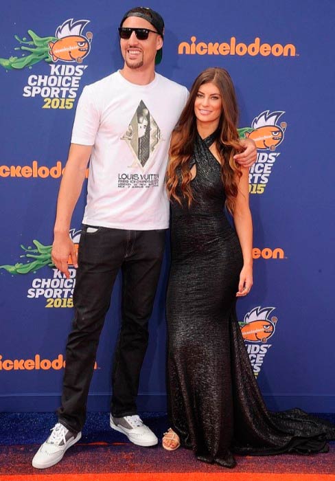 Hannah Stocking y Klay Thompson en los premios Nickelodeon Kids' Choice Sports Awards en julio de 2015