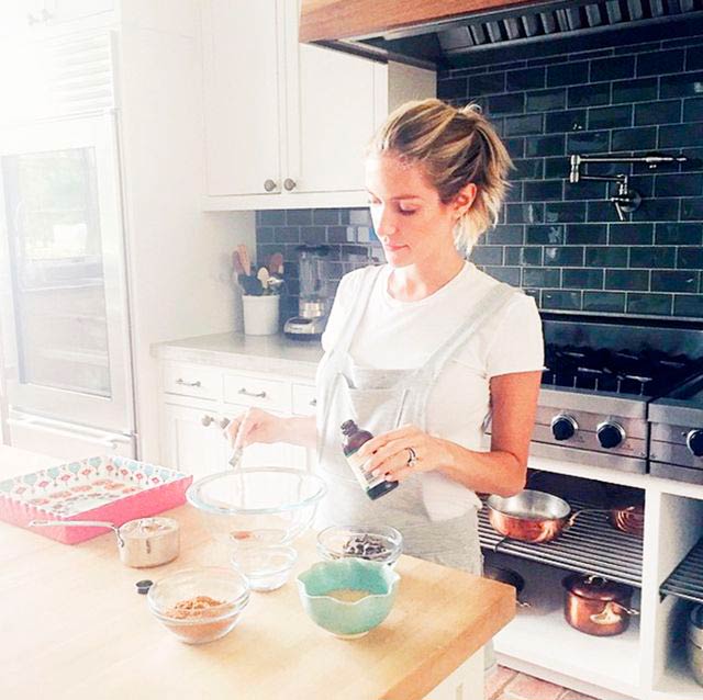 Kristin Cavallari preparing food