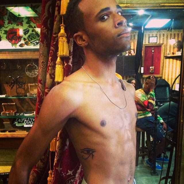 Khylin Rhambo shirtless in a picture shared on his Instagram in July 2014