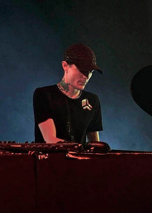 Deadmau5 performing unmasked in Glastonbury Festival in 2009