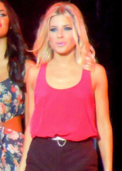 Mollie King Performing With The Saturdays In September 2011