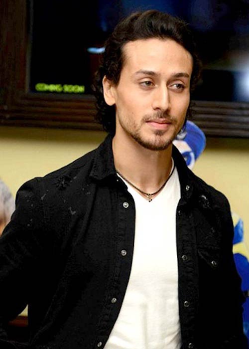 Tiger Shroff Height Weight Age Girlfriend Family Facts