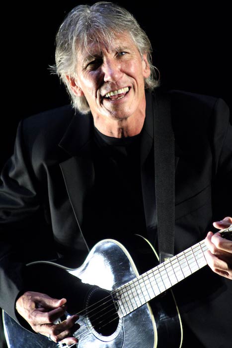 Roger Waters performing at Morumbi Stadium, Brazil in March 2007