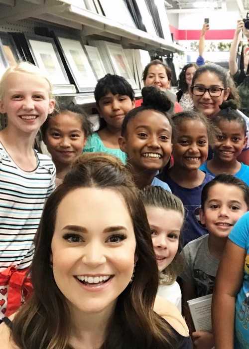Rosanna Pansino in an Instagram Selfie at the Michaels Stores in August 2017