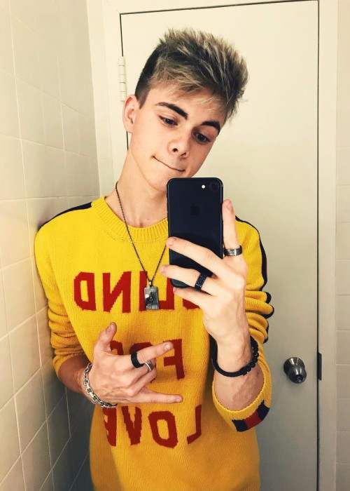 Corbyn Besson in an Instagram selfie as seen in November 2017