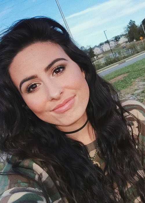 Lauren Cimorelli in an Instagram Selfie in November 2017