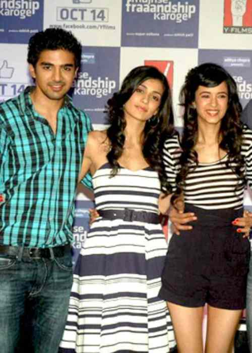 Saqib Saleem (Right) with the cast of Mujhse Fraandship Karoge in 2011