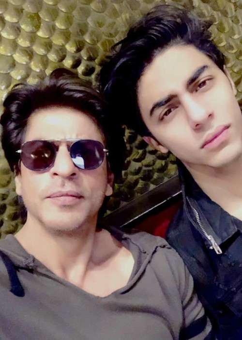 Aryan Khan and Shah Rukh Khan in an Instagram selfie as seen in January 2018