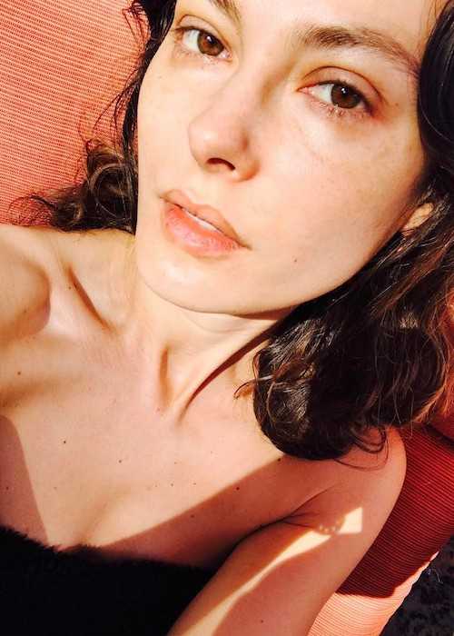 Aurélie Claudel enjoying sun's warmth in Hollywood Hills in March 2017