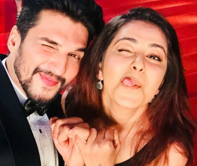 Avika Gor and Manish Raisinghan in an Instagram selfie in December 2017