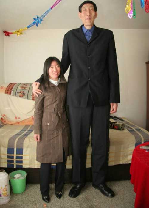Bao Xishun With his Average Height Wife