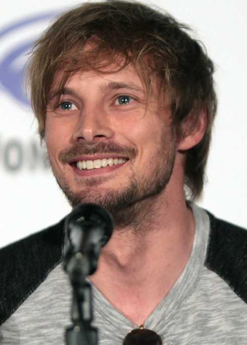 Bradley James Speaking at the 2016 WonderCon in Los Angeles in California