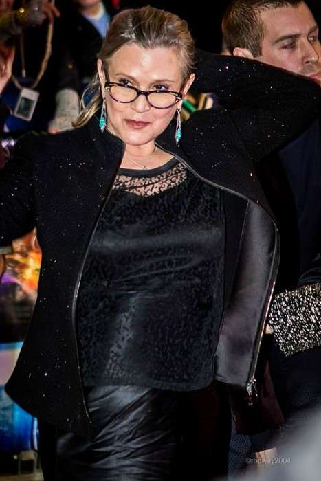 Carrie Fisher na europejskiej premierze filmowej Gwiezdnych wojen w grudniu 2015 roku