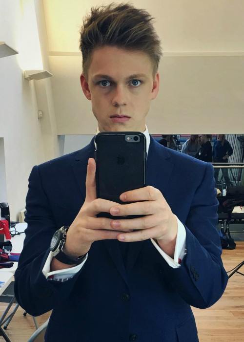 Caspar Lee in a selfie in November 2015