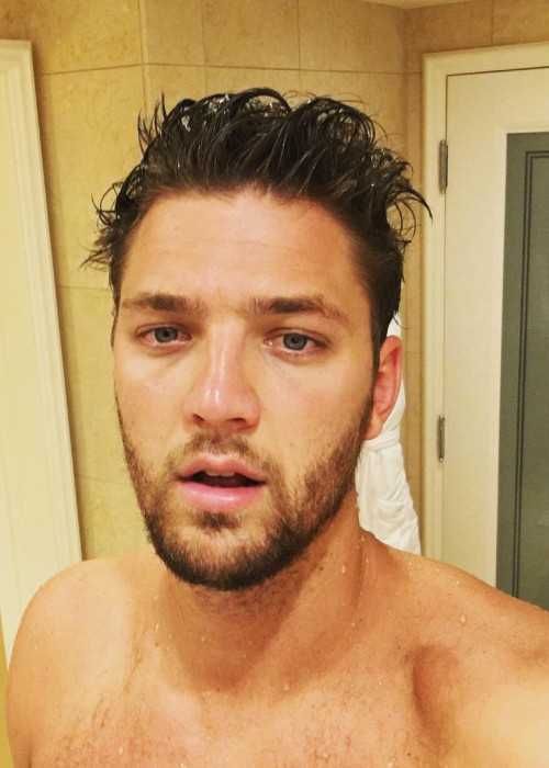 Chandler Parsons Appearing in a Shirtless Instagram Selfie in July 2016