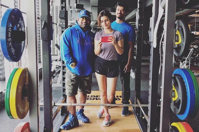 Fatima Sana Shaikh workout selfie with her trainer Rakesh Udiyar (Left) on December 31, 2017