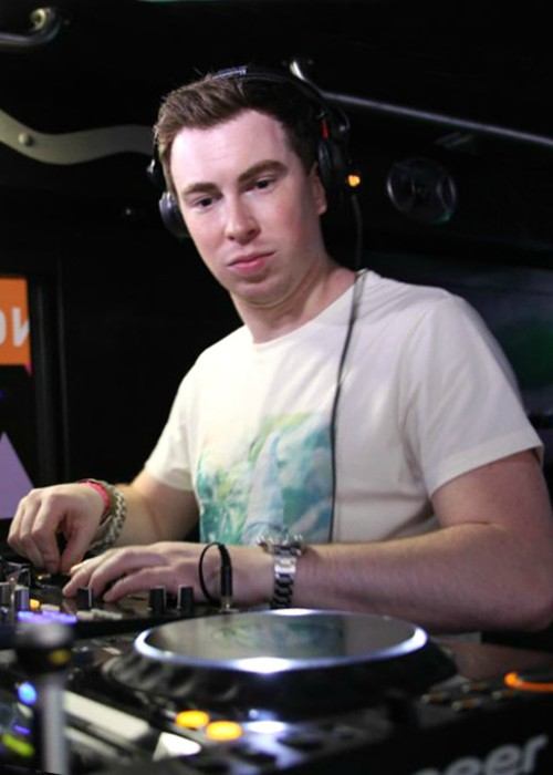 Hardwell performing at the MOX Revealed bus party in Miami in March 2013