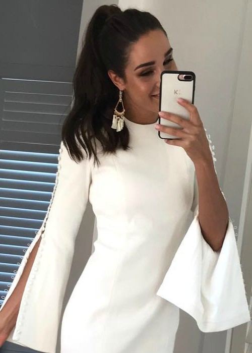 Kayla Itsines in an Instagram selfie in October 2017