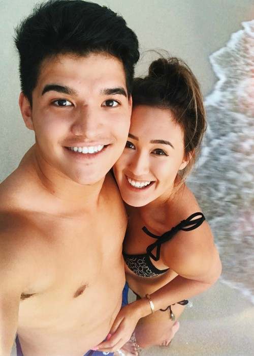 Lauren Riihimaki and Alex Wassabi in an Instagram selfie in November 2017