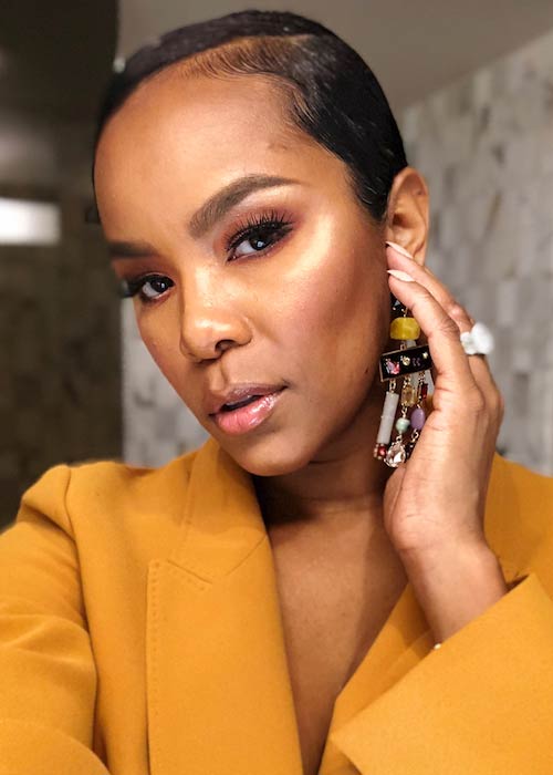 LeToya Luckett showing her makeup done by David Rodriguez in March 2018