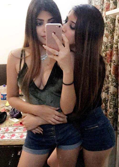 Lyla Gupta in an Instagram selfie with friend Trushna Rathod in August 2017