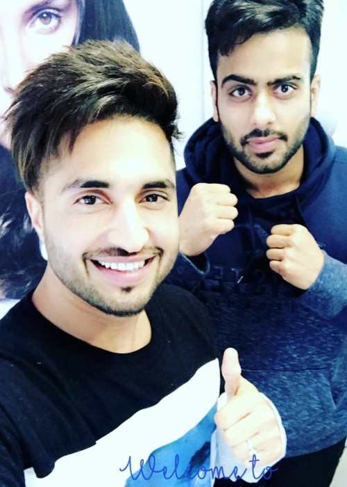 Mankirt Aulakh (Right) and Jassie Gill in an Instagram selfie in December 2017