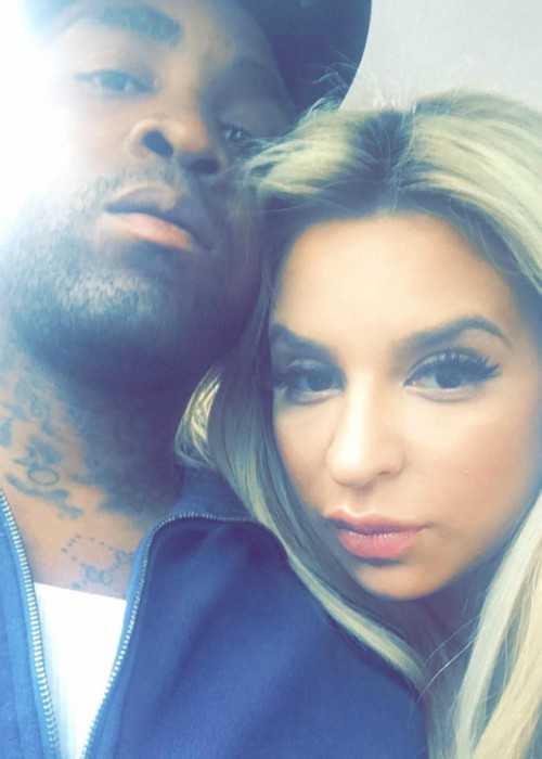 Mike Jones in a Selfie with Girlfriend Vivica in June 2016