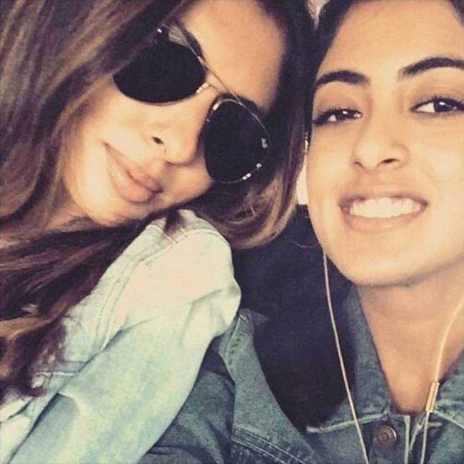 Navya Naveli Nanda with her mother Shweta Bachchan